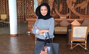 Neelofa dan pu riz putus tunang ? Neelofa Usah Ditanyakan Lagi Tentang Soal Cinta