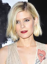 Voici Quelques Inspirations Pour Votre Look Des Fetes Coiffure Et Beaute Coiffure Mi Long Kate Mara