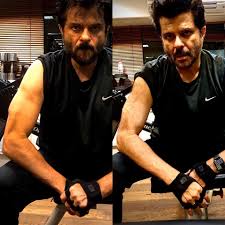 Anil kapoor ретвитнул(а) sulagna chatterjee. These Pics Of Anil Kapoor 63 Flexing His Muscles In Lock Down Is A Proof That