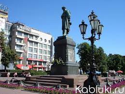 Пушкинская площадь расположена в центре москвы между тверским и страстным бульварами, тверской улицей, большим и малым путинковскими переулками. Pushkinskaya Ploshad Drugie Mesta Otdyha V Moskve Kabluki Ru