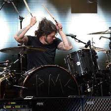 Pin By Merryn Krause On I M Your Foo Dave Grohl Foo Fighters Dave Grohl Foo Fighters Dave