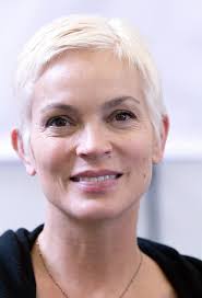 Talented brunettes in a great show