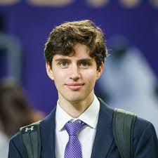 Avery Howell has crossed 20 points at the media timeout. UW 44, UM 28 4:54  Q3