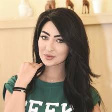 بدأت مشوارها الفني كمذيعة في قناة الراي، ولكنها اتجهت إلى التمثيل بعدما أصر عليها الفنان محمد العجيمي بالمشاركة كممثلة بأحد. ØµÙˆØ± Ù†ÙˆØ± Ø§Ù„ØºÙ†Ø¯ÙˆØ± Ø¹Ø±Ø¨ÙŠ Ù†Øª