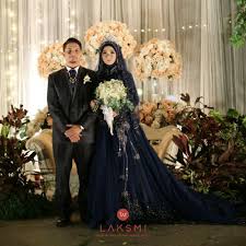 Sedikit tips untuk calon pengantin: Foto Gaun Busana Pernikahan Oleh Laksmi Kebaya Muslimah Islamic Wedding Service Informasi Tips Gaun Pengantin Sederhana Gaun Perkawinan Pengantin Muslim