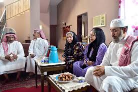 وقبل الحديث أكثر عن تحولات العباءة وغطاء الوجه مع المد الصحوي وآلياته في ذلك، وبتتبع مراحل تطور زي العباءة وغطاء الرأس من النقاب والبرقع في المناطق السعودية، يلحظ من خلال ذلك ما لعبته العباءة بتنوعاتها، من وظائف مختلفة سواء أكانت كوسيلة للاتصال، أو لجذب الانتباه، أو. Ø§Ø­ØªÙ„Ø§Ù„ Ø§Ù„Ø­Ø±Ù… ÙŠÙ„Ù‡Ø¨ Ø§Ù„Ø¹Ø§ØµÙˆÙ2 Ùˆ Ø§Ù„ØµØ­ÙˆØ© ØªÙ†Ø³Ø­Ø¨ Ù…Ù† Ø§Ù„Ù…Ø¹Ø±ÙƒØ© Ø¨Ø§ÙƒØ±Ø§ Ø§Ù†Ø¯Ø¨Ù†Ø¯Ù†Øª Ø¹Ø±Ø¨ÙŠØ©