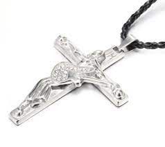 Il est fabriqué en acier inoxydable avec de nombreux détails précis dont une croix avec un guitariste crucifié. Pendentif Collier Croix Johnny Hallyday Johnny Hallyday