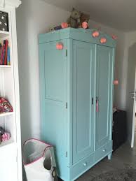 Kleiderschrank Fur Kinderzimmer Toller Alter Sc Alter Fur Kinderzimmer Kleiderschrank Kleiderschrank Kinderzimmer Kinderzimmer Schrank Alte Schranke