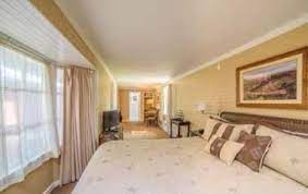 Napa valley wine train is a notable landmark, and some of the area's activities can be experienced at stags' leap winery and robert mondavi winery. Napa Valley Railway Inn Usa Bei Hrs Gunstig Buchen