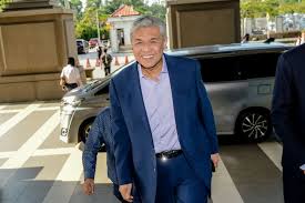 Presiden umno, datuk seri ahmad zahid hamidi memberi amaran kepada pengkritiknya dalam parti itu agar tidak melampaui. Zahid Vows To Clear Name In Court After Clarifying Trial Postponed Not Dropped Malaysia Malay Mail