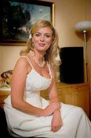 S předchozím partnerem filipem blažkem má syna luciána, s manželem tomášem matonohou pak syna štěpána a dceru laru. Lucie Benesova Photos Facebook