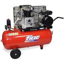 Compressori portatili e mini compressori sono ideali per lavori veloci con utilizzo di moderata intensità come per la pulizia di parti meccaniche o il gonfiaggio degli per utilizzi più frequenti abbiamo bisogno di una quantità d'aria maggiore dobbiamo quindi portare l'attenzione sulla versione 50 e 100 litri, che. Compressore Aria 50 Lt Fiac Ab 50 268 Mc Giallo