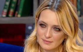La bambina che non voleva cantare. Ed2n9wcdid9r9m