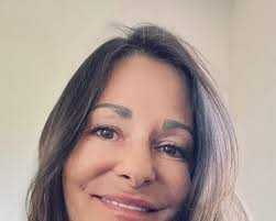 Beth Close's Instagram, Twitter & Facebook