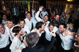 Nosotros estamos bien, gracias por preocuparse, puso gimena, algo similar a lo escrito por nico: La Increible Boda En La Playa De Nico Vazquez Y Gimena Accardi