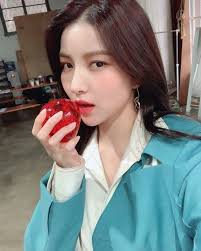 Liverpool Punya Jordan Henderson, Gfriend Memiliki Kim Sowon