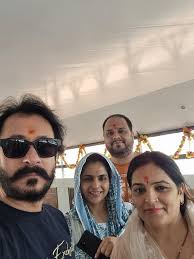 गुरु नानक देव जी की जयंती और देव दिवाली की आप सब को सपरिवार मेरी तरफ से  बहुत बहुत शुभकामनाएं आज मुंबा देवी, बाबुल नाथ, महालक्ष्मी जी ...