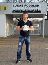 Kürzlich richtete er in einem emotionalen beitrag liebevolle worte an seine frau und bedankte sich dafür, dass sie stets an seiner seite ist. Lukas Podolski Das Ziel Kann Nur Der Titel Sein Dfb Deutscher Fussball Bund E V