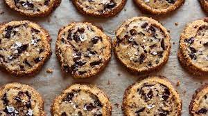 These Wildly Popular Cookies Were Developed By Alison Roman For Her Cookbook Dining In Highly Cookable Recipe Chocolate Chip Cookies Salted Chocolate Baking
