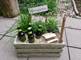 Biergarten Basteln Und Geschenk Fur Den Vatertag Selber Machen Deko Feiern Diy Zenideen In 2020 Tolle Geschenke Geschenke Lustige Geschenke Fur Manner