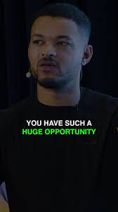 Elaine Twomey's Instagram, Twitter & Facebook