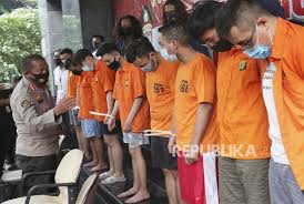 Apa yang anda perlu tahu(1). Ini Beberapa Jenis Permainan Saat Pesta Gay Republika Online