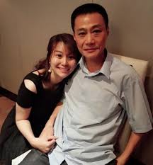 He was a member of the kuomintang. ä»–ä¸åƒå¤–ç•Œçœ‹åˆ°çš„é‚£éº¼å‰›ç¡¬ è¨±å´'æºå¥³å…' æœ‰é€™æ¨£çš„çˆ¸çˆ¸æ—¢é©•å‚²åˆå¹¸ç¦ å¿«è¨Š