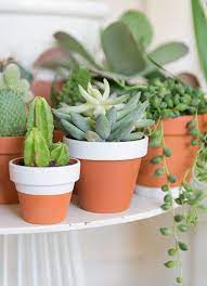 Pots ethniques en terre cuite, décorés à la main. Customiser Un Pot En Terre Cuite 20 Idees Magnifiques Video