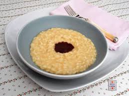 Il risotto al vino bianco visto la sua semplicità e pochi ingredienti per la realizzazione necessita di un vino bianco di ottima qualità in modo da dare risotto al vino bianco. Risotto Al Parmigiano Con Riduzione Di Vino Rosso Di Kissthecook