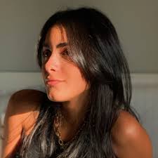 Hoje começa a 6ª edição do Pina no JK e, até 13 de outubro, vamos receber  duas gigantes da arte contemporânea brasileira: Regina Silveira e Vera  Chaves Barcellos. Regina nos convida a