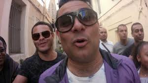 On naît chez nous", des artistes marseillais retournent un slogan lepéniste 