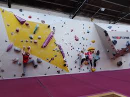 Von 9.00 uhr bis 22.00 uhr. Alb Donau Kreis Einstein Boulderhalle Ulm