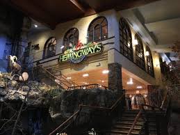 The Massive Aquarium At This Ocean Themed Restaurant In Missouri Is A Sight To See Cool Restaurant Restaurant Missouri