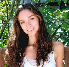 Laura Supple's Instagram, Twitter & Facebook