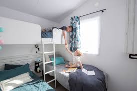 La Chambre Des Enfants Du Santafe Duo Possible En Plusieurs Configuration Elle Est Presentee Ici Avec Un Lit Superpose Mobil Home Chambre Enfant Mobilhome
