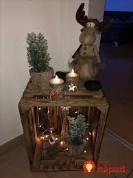 Staci Len Postavit Postavit Pred Dvere A Mate Najkrajsiu Vyzdobu 21 Uzasnych Napadov Z Drevenych Debniciek Weihnachtsdekoration Dekoration Dekorationsideen Weihnachten