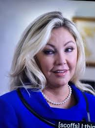 Heather Locklear has gone too far with The Botox. I didn't recognize her 😟  #tooclosetohome