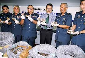 Itu bagi orang yang menerima undangan. 6 Benda Yang Sebenarnya Dilarang Bawa Keluar Dari Asklegal My