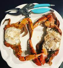 Remove the legs from the crab, reserving the claws. How To Clean A Blue Crab In 2 Easy Steps Quick Clean Way