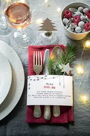 Un Menu En Papier Pour Votre Table De Fete Noel Table De Fete Deco Noel