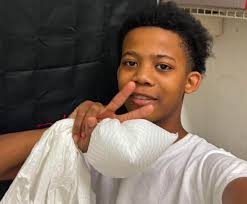 Carla Bonds's Instagram, Twitter & Facebook