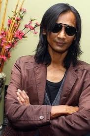 Sofi jikan dengan tenang memberitahu, ini ujian allah dan kita semua insan yang lemah… no komen, katanya kepada portal harian metro di terdahulu, farid kamil mendakwa dirinya 'dijerat' oleh tiga artis yang dikatakan meletakkan dadah dalam minumannya sehingga bertindak di luar. Sofi Jikan Filmes Idade E Biografia