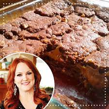 Tucked inside the brown sugar batter (spiked with fresh apple cider!) is a combo of chopped and grated granny smiths that add tons of texture and a tart edge get the recipe from the pioneer woman ». We Tried The Pioneer Woman S Famous Caramel Brownies