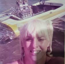 Flat bottom drag boat and fast boat races