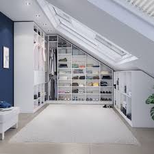 Ankleidezimmer Traum Unter Dachschragen Kleiderschrank Fur Dachschrage Ankleide Zimmer Dachschrage Einrichten