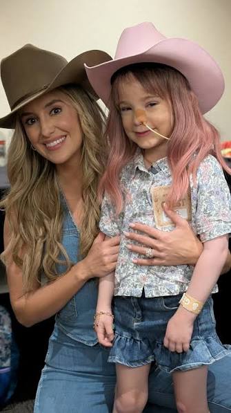 @laineywilson crowned the bravest Cowgirl of the Night in Brisbane. 🤍🥹🤠  During her Whirlwind World Tour stop in Australia, the country superstar  invited 6-year-old Tessa on stage, a true little ...