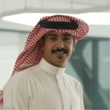 المُلهِم في بيئة العمل ليس كثير الكلام، بل كثير الأثر… يعمل بإخلاص، فيلهم،  ويتوكل على الله، فيُفتح له ولمن حوله أبواب النجاح .. ‏لا يفرض تأثيره… بل  يُشعل شرارة الطموح في من