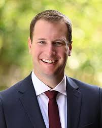 Merrill Lynch Financial Advisor Elizabeth Garabedian, 101 Derby St, Ste  100, Hingham, MA 02043, US