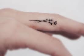 So it only makes sense that daffodil that portent the arrival of spring should be rendered in the spring like color of yellow. Pin By Christie Gragg On Tattoo In 2021 Daffodil Tattoo Daffodil Tattoos Daffodil Tattoo Design