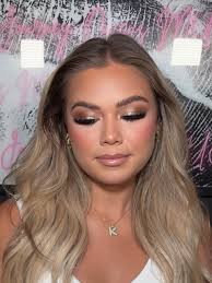 Makeup artist discounts for August bookings